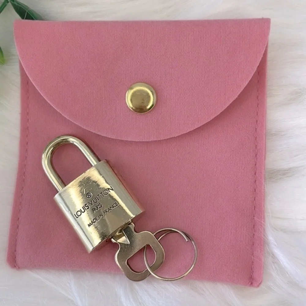 Louis Vuitton Padlock and‎ Key # 318